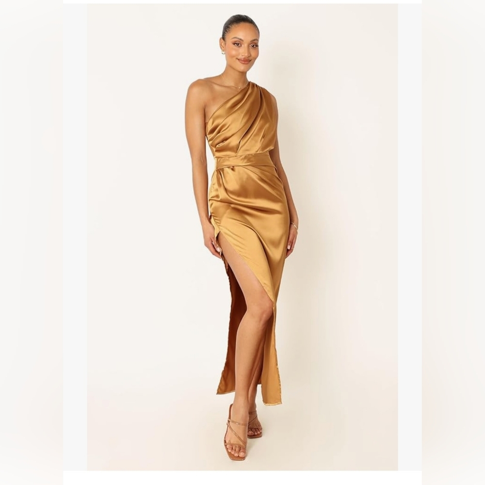 Elegant Gold One-Shoulder Dress